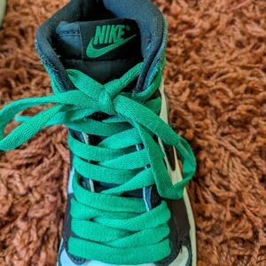 Nike Air Jordan 1. Lucky Green High-Top Sneakers. PS 13.5. Excellent Condition